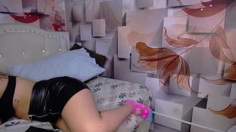 Snapshot of nicolee_millerr chatting on January 17, 2:39 pm nicolee millerr online show from January 17, 2:39 pm