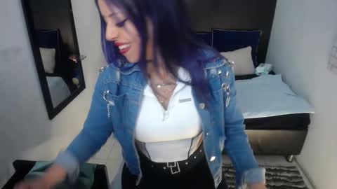 Snapshot of nicolee_millerr chatting on September 16, 12:06 pm nicolee millerr online show from September 16, 12:06 pm