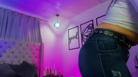 Snapshot of nicolee_millerr chatting on January 15, 12:32 pm nicolee millerr online show from January 15, 12:32 pm