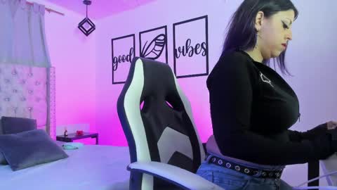 nicolee millerr online show from April 27, 12:36 pm
