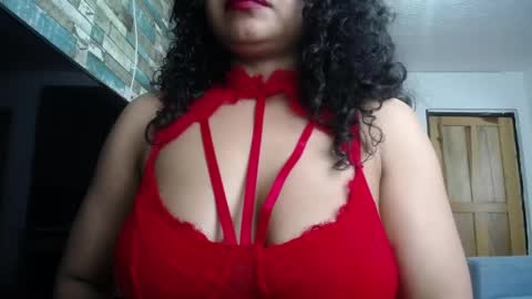 Nicole online show from May 11, 2:45 pm