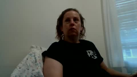 Snapshot of nicolegoodvibes00 chatting on May 16, 12:04 pm Nicole online show from May 16, 12:04 pm