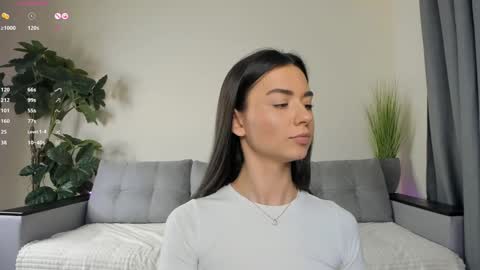 Snapshot of nicoleluuv chatting on December 8, 7:11 pm Dua Lipa online show from December 8, 7:11 pm