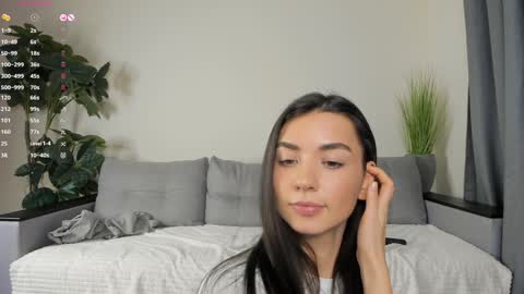 Snapshot of nicoleluuv chatting on December 12, 7:26 pm Dua Lipa online show from December 12, 7:26 pm