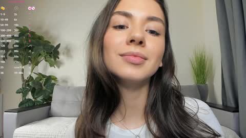 Snapshot of nicoleluuv chatting on December 19, 4:13 pm Dua Lipa online show from December 19, 4:13 pm