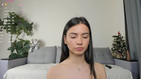 Snapshot of nicoleluuv chatting on January 3, 4:06 pm Dua Lipa online show from January 3, 4:06 pm