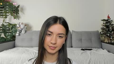 Snapshot of nicoleluuv chatting on January 3, 7:07 pm Dua Lipa online show from January 3, 7:07 pm