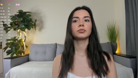Snapshot of nicoleluuv chatting on January 9, 1:02 pm Dua Lipa online show from January 9, 1:02 pm