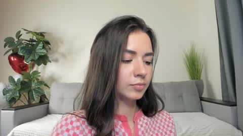 Snapshot of nicoleluuv chatting on March 3, 7:17 pm Dua Lipa online show from March 3, 7:17 pm
