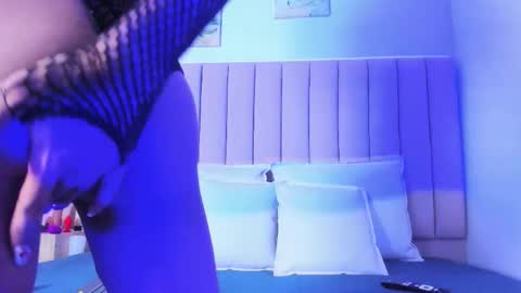 nicolemadrird online show from November 11, 8:09 pm