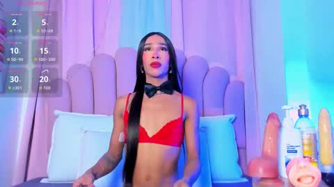 nicolemadrird online show from February 10, 2:32 pm