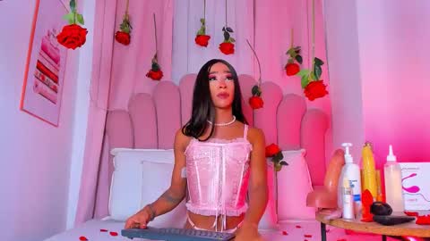 Snapshot of nicolemadrird chatting on February 15, 12:03 pm nicolemadrird online show from February 15, 12:03 pm