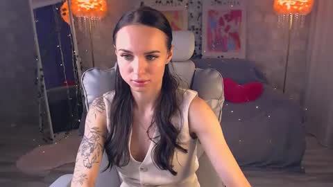 Nicole online show from May 31, 3:30 pm
