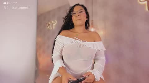 Snapshot of nicolemorelli2 chatting on February 27, 12:05 pm Andrea give it a thumbs up please its important online show from February 27, 12:05 pm