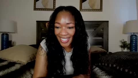 Snapshot of nicolesolace chatting on May 16, 9:24 pm Nicole online show from May 16, 9:24 pm