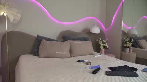 Snapshot of nicolespace chatting on July 19, 3:43 am Nicole Space online show from July 19, 3:43 am