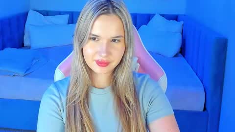 nicolettacooper online show from September 14, 8:24 am