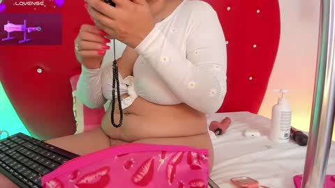 Snapshot of nicolette_rock chatting on January 27, 10:06 am nicolette online show from January 27, 10:06 am