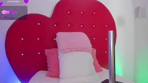 Snapshot of nicolette_rock chatting on February 25, 12:45 pm nicolette online show from February 25, 12:45 pm