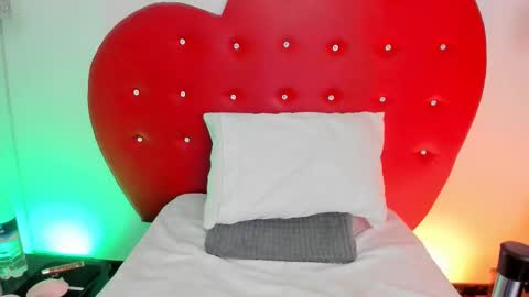 nicolette online show from November 20, 10:04 am