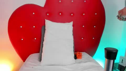 nicolette online show from January 7, 10:40 am