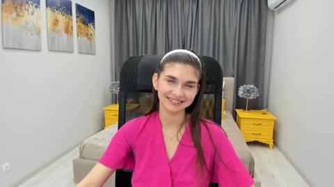 nicolewerti online show from February 4, 7:40 am