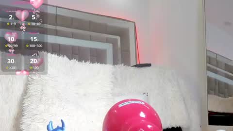 Nicolle online show from June 20, 4:43 pm