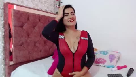 nicolle gomes online show from September 10, 5:24 pm
