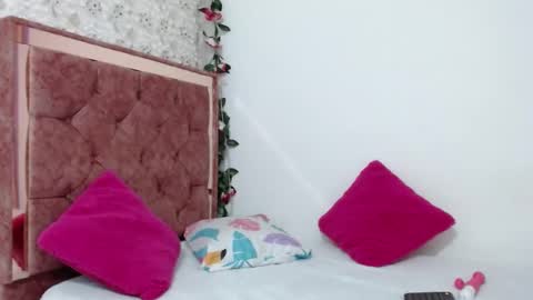 nicolle gomes online show from September 12, 10:43 pm