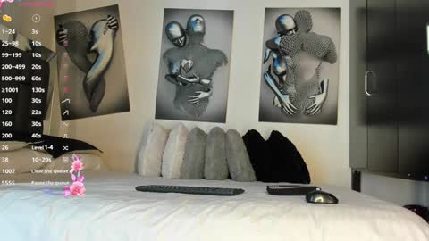 Snapshot of nicolle_hanks1 chatting on December 5, 1:58 am nicolle_hanks1 online show from December 5, 1:58 am