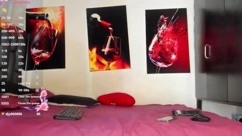 Snapshot of nicolle_hanks1 chatting on September 25, 1:53 am nicolle_hanks1 online show from September 25, 1:53 am