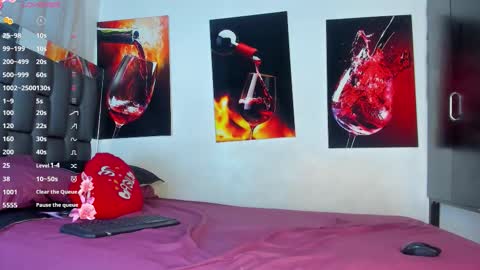 Snapshot of nicolle_hanks1 chatting on September 26, 2:04 am nicolle_hanks1 online show from September 26, 2:04 am