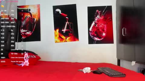 Snapshot of nicolle_hanks1 chatting on September 30, 1:43 am nicolle_hanks1 online show from September 30, 1:43 am