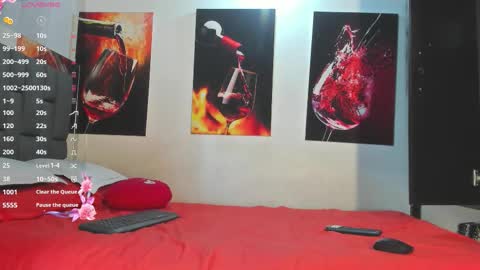 Snapshot of nicolle_hanks1 chatting on October 25, 1:24 am nicolle_hanks1 online show from October 25, 1:24 am