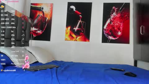 nicolle_hanks1 online show from November 13, 2:49 pm