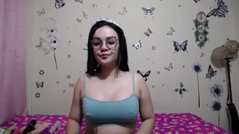 Snapshot of nicolle_sky chatting on June 9, 8:15 am nicolle_sky online show from June 9, 8:15 am