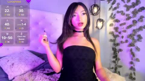 Nicolle online show from March 28, 1:33 pm