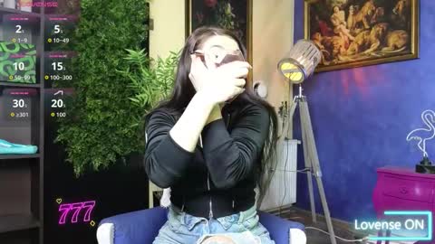 Nicolle online show from February 4, 9:37 am