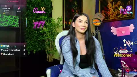 Nicolle online show from May 14, 8:15 pm
