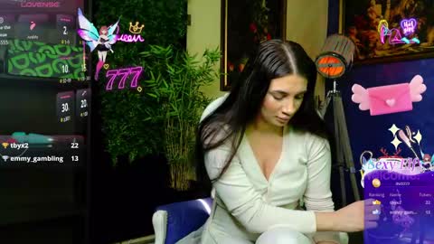Nicolle online show from May 15, 9:16 am