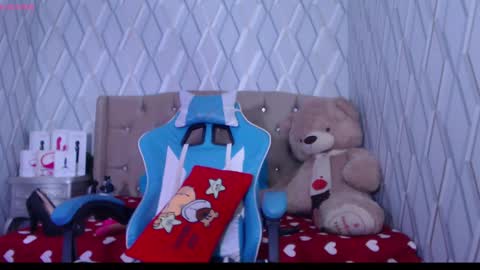 Nicolle Miley online show from December 17, 10:01 am