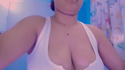 Nicolle Miley online show from March 26, 8:14 pm