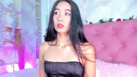 Snapshot of nicolqueen_ chatting on February 16, 11:17 am NICOL online show from February 16, 11:17 am