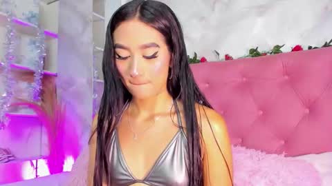 Snapshot of nicolqueen_ chatting on February 18, 10:55 am NICOL online show from February 18, 10:55 am