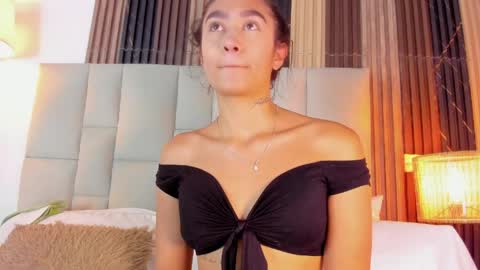 Snapshot of nicolqueen_ chatting on April 1, 11:11 am NICOL online show from April 1, 11:11 am