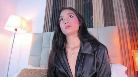 Snapshot of nicolqueen_ chatting on April 6, 11:11 am NICOL online show from April 6, 11:11 am