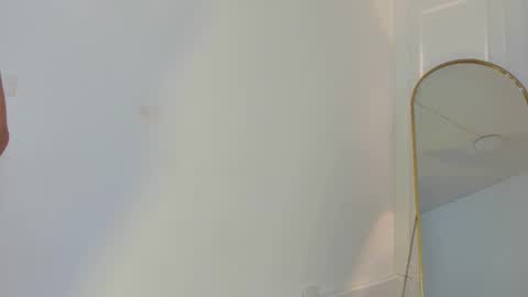 Nicol online show from February 14, 9:33 pm