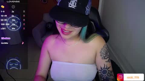 Snapshot of nicte_t chatting on October 15, 9:04 pm Nic online show from October 15, 9:04 pm