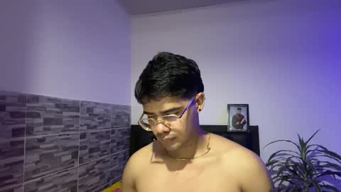 Snapshot of nicvelez22 chatting on March 18, 2:37 am nicvelez22 online show from March 18, 2:37 am