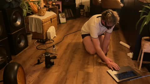 Snapshot of nigglesmueller chatting on March 4, 5:32 am privatestreamer online show from March 4, 5:32 am